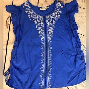 Beautiful women’s Madeline&Monroe embroidered blue blouse flutter sleeves nwt